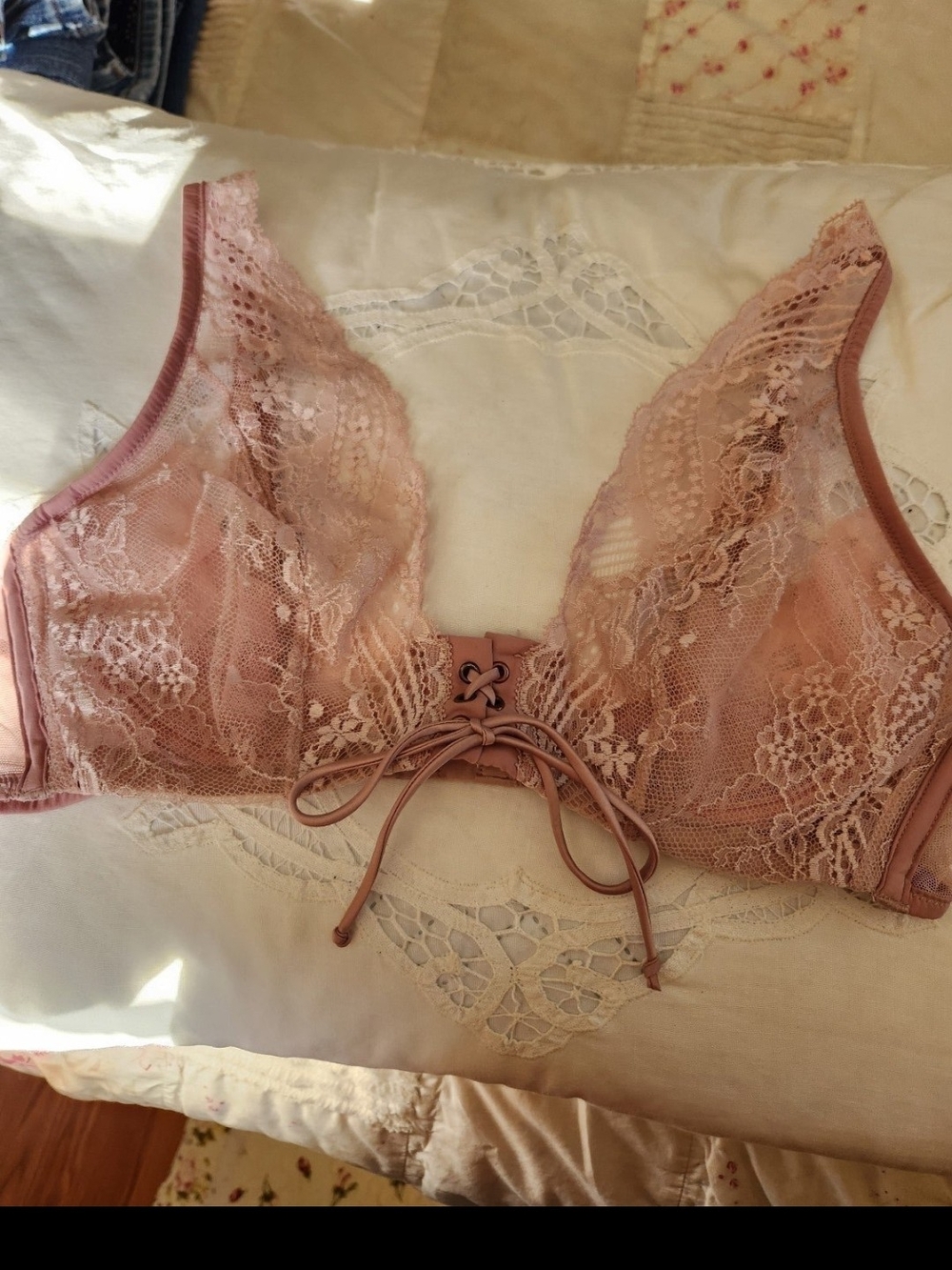 Victorias Secret Lace Plunge Bra in Mauve Pink 36C